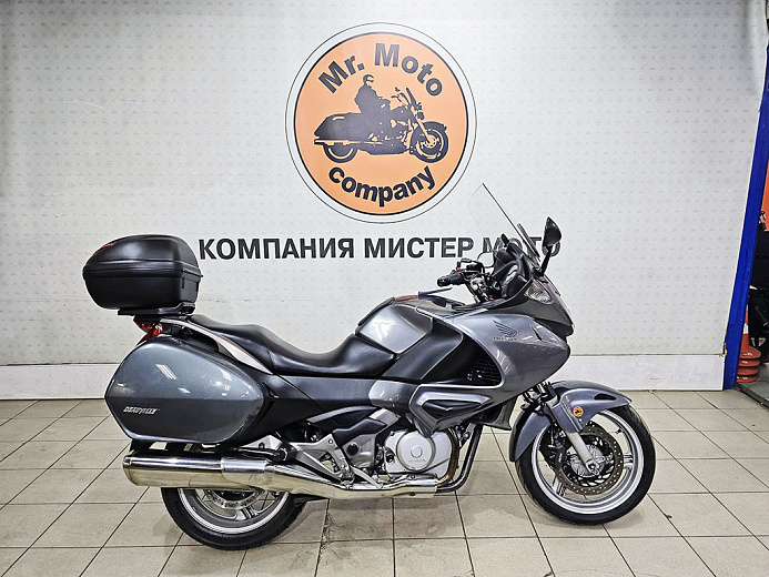 HONDA NT700V